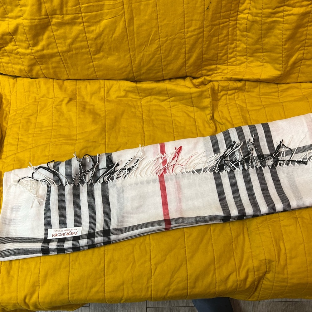 Pashmina scarf in Burberry colors